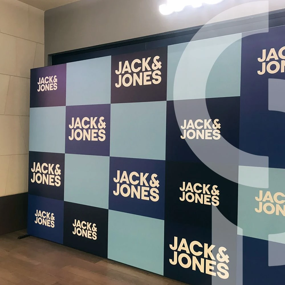 JACK & JONES-ի կապույտ ֆոտոպատը՝ կրկնվող լոգոներով