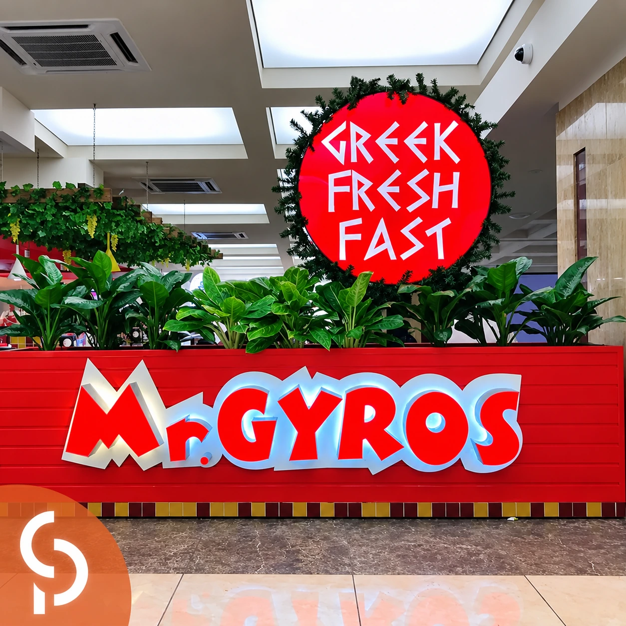 Mr. Gyros-ի ծավալային լոգոն և GREEK FRESH FAST կլոր կարմիր լուսային ցուցանակը