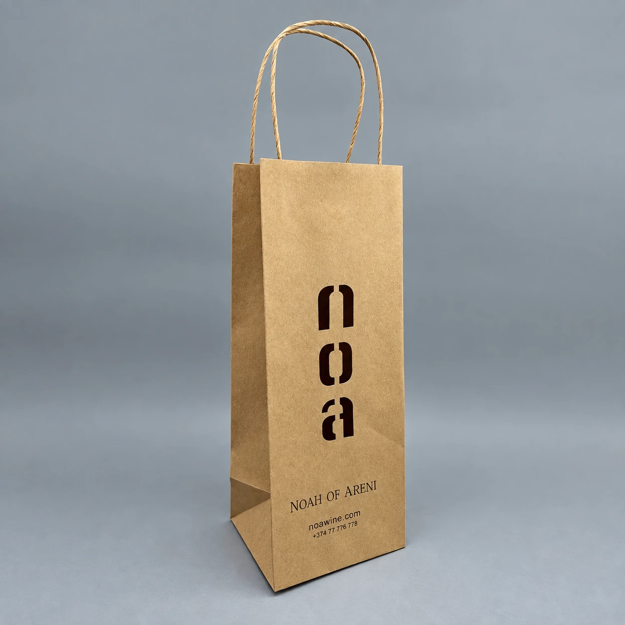 NOA-ի կրաֆտ թղթե տոպրակը պարանե բռնակներով